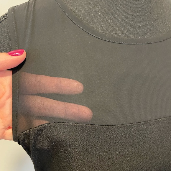 Banana Republic Black Sleeveless Keyhole Top With Sheer Yoke EUC - Picture 7 of 11